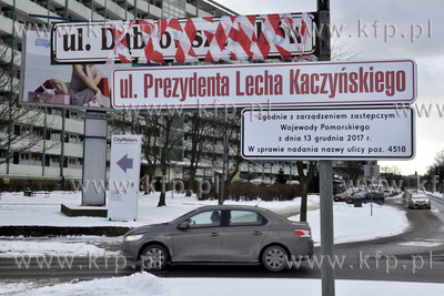 Gdańsk - Przymorze. Wymiana tablic z nazwą ulic z...