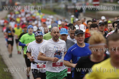 3 Maraton Gdańsk. Biegacze na 3 kilometrze trasy.
09.04.2017
fot....