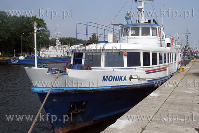 Statek wycieczkowy Monika przy Kolobrzeskim molo 2006...
