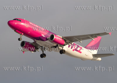 Gdansk, Rebiechowo. Airbus A320-232 linii Wizz-Air...