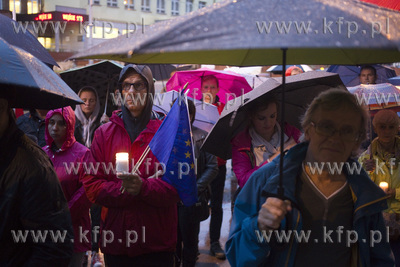 Gdańsk, ul. Nowe Ogrody, łańcuch światła, protest...