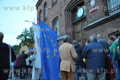 Protest mieszkancow Koscierzyny w obronie zasad demokracji....
