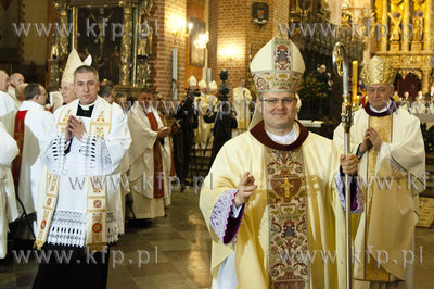 W Bazylice katedralnej w Pelplinie świecenia biskupie...