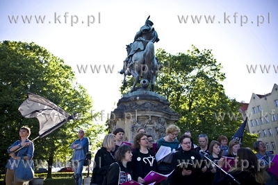 Gdańsk. Demonstracja pod pomnikiem Jana III Sobieskiego...