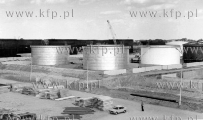Budowa Rafinerii Gdanskiej. 10.1974 Fot. Zbigniew Kosycarz...