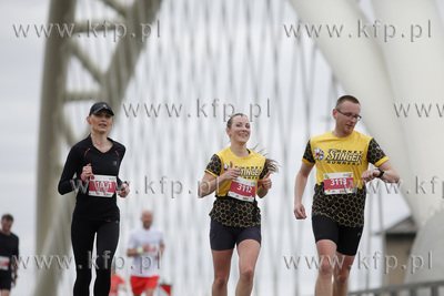 3 Maraton Gdańsk. Biegacze na 39 kilometrze trasy.
09.04.2017
fot....