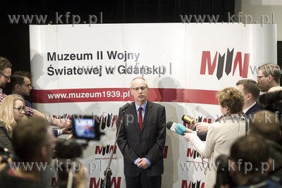 Gdańsk.Otwarcie Muzeum II Wojny Światowej. Nz. dyr....