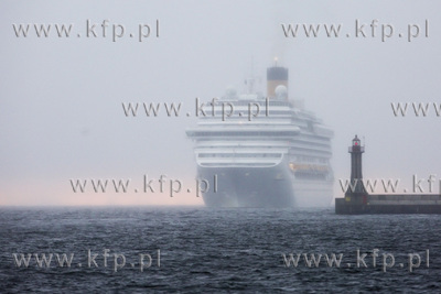Wycieczkowiec Costa Pacifica wpływa do portu w Gdyni.
06.09.2017
fot....