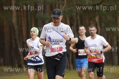 3 Maraton Gdańsk. Biegacze na 33 kilometrze trasy.
09.04.2017
fot....
