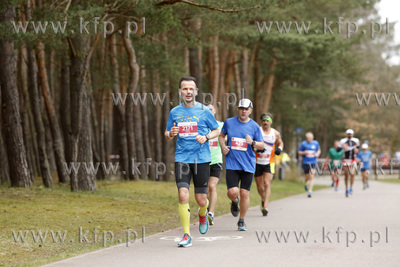 3 Maraton Gdańsk. Biegacze na 33 kilometrze trasy.
09.04.2017
fot....