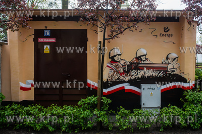 Sopot. Patriotyczno-militarny mural namalowany na stacj...