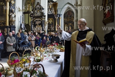 Święcenie pokarmów w kościele św. Mikołaja w...