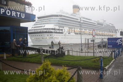 Wycieczkowiec Costa Pacifica wpływa do portu w Gdyni.
06.09.2017
fot....