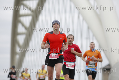 3 Maraton Gdańsk. Biegacze na 39 kilometrze trasy.
09.04.2017
fot....