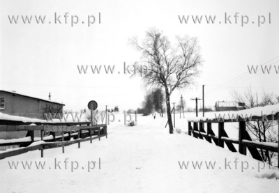 Zima na Kaszubach, drewniany most byc może z okolicach...