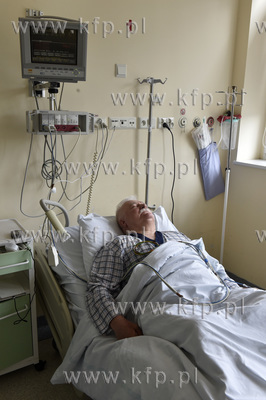 Lech Wałęsa w szpitalu na oddziale intensywnej terapii...