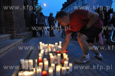 Protest mieszkancow Koscierzyny w obronie zasad demokracji....