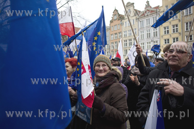 Gdańsk. Długi Targ. Manifestacja jedności z Europą...