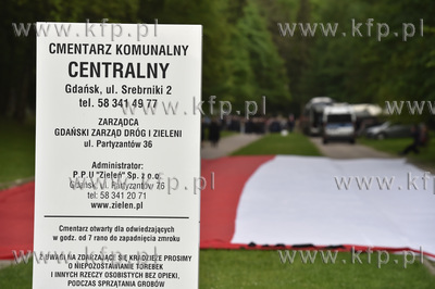 Cmentarz Srebrzysko w Gdańsku. Protest przeciwko ekshumacji...