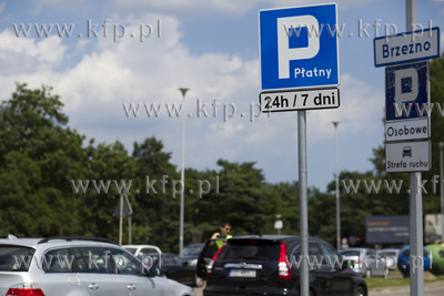 Płatny parking przy pasie nadmorskim na gdańskiej...