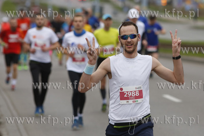 3 Maraton Gdańsk. Biegacze na 3 kilometrze trasy.
09.04.2017
fot....