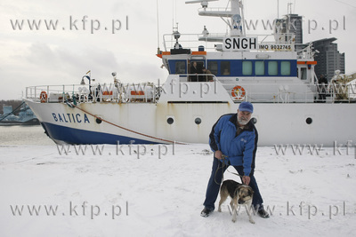 Gdynia. Pies uratowany w poniedzialek na Zatoce Gdanskiej...