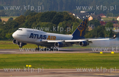 Boeing 747-400 linii Atlas Air  w Porcie lotniczym...