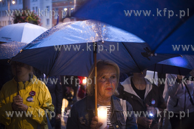 Gdańsk, ul. Nowe Ogrody, łańcuch światła, protest...