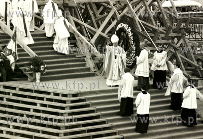 Papiez Jan Pawel II, oltarz na gdanskiej Zaspie. 12.06.87...