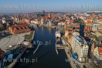 Gdansk, stare miasto, rzeka Motlawa, po lewej Wyspa...