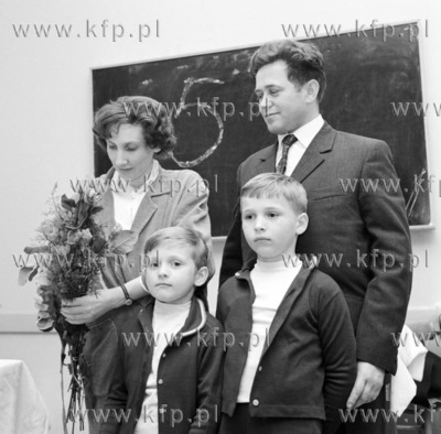 Leokadia i Bronislaw Rychertowie wraz synami, z 7-letnim...