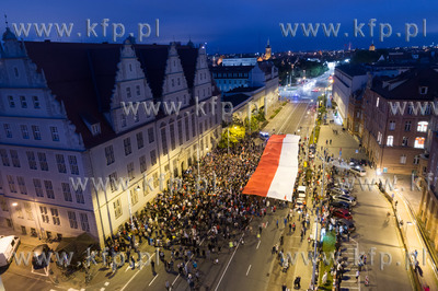 Gdańsk, ul. Nowe Ogrody, łańcuch świateł, protest...