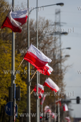 Gdańsk. Aleja Zwyciestwa. Flagi narodowe wywieszone...