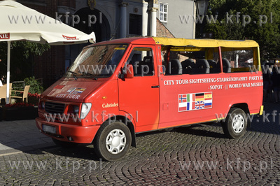 Gdańsk. Turystyczny minibus na Targu Węglowym. 20.06.2017...
