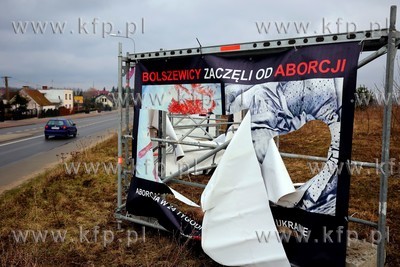 Antyaborcyjne banery w Chojnicach na ul. Tucholskiej....