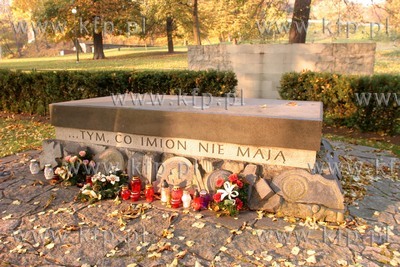 Cmentarz nieistniejacych cmentarzy w Gdansku 30.10.2005...