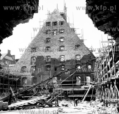 Zniszczone wnetrze Wielkiego Mlyna w Gdansku. 1960...