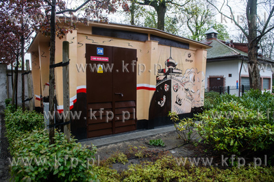 Sopot. Patriotyczno-militarny mural namalowany na stacj...