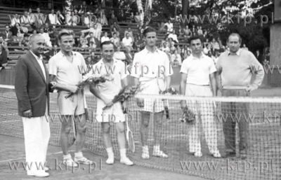 Zawody tenisowe na kortach w Sopocie. 1952 ZKosycarz1952-1p10...