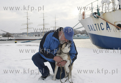 Gdynia. Pies uratowany w poniedzialek na Zatoce Gdanskiej...