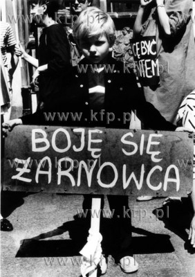 Gdańsk, Długi Targ. Protest przeciwko budowie elektrowni...