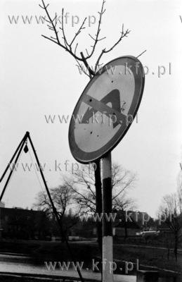 Znak drogowy na ul. Powstancow Warszawskich w Gdansku...