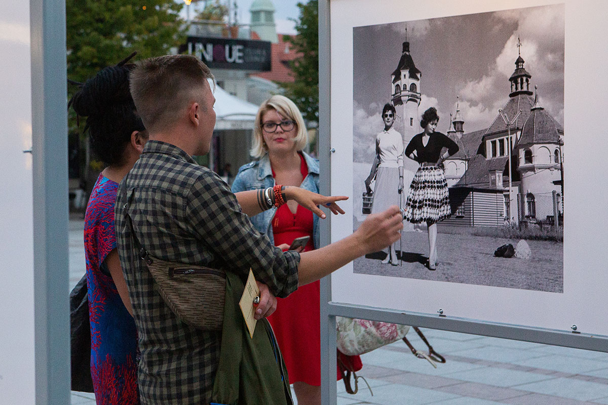 Sopot,Państwowa Galeria Sztuki, Festiwal Fotografii "W Ramach Sopotu". Nz. Premiera wystawy Zbigniewa Kosycarza z historycznymi zdjęciami Sopotu. 07.09.2018 / Fot. Anna Rezulak / KFP.