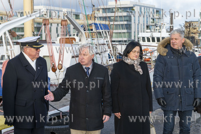 Gdynia. Marina Yacht Park. Ceremonia podniesienia flagi...