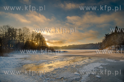 Jezioro Otomińskie zimą. 26.12.2021 fot. Paweł Marcinko...