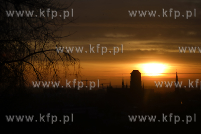 Wschód słońca nad Gdańskiem. Widok z Góry Gradowej....