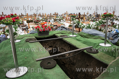 Cmentarz Łostowice. Nowe groby.
12.01.2022
fot....
