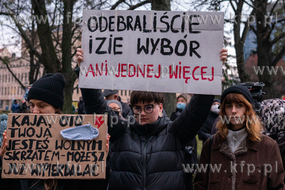 Gdańsk.  #AniJednejWięcej Marsz dla Izy. 6.11.2021...