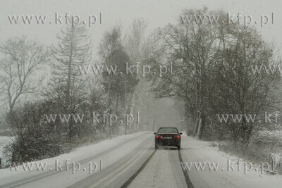 Trudne warunki drogowe na trasie Przodkowo - Lębork....