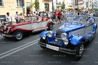 Swieto ulicy Swietojanskiej w Gdyni. Wielka parada...